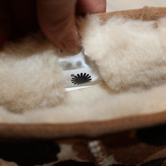 NIB UGG COW CALF HAIR MINI SHEARLING‎ LINED WINTER BOOTS BLACK CHESTNUT - Picture 7 of 8